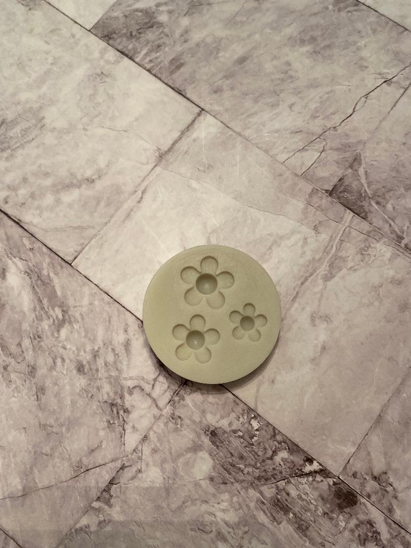 4-Piece Daisy Silicone Molds – 3D Flower Shape For Candles, Soap, Clay, Cake Decorating